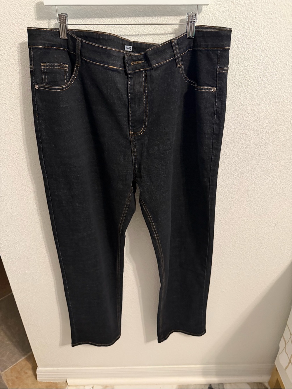 Relaxed Fit Men's Black Jeans - Comfortable Everyday Wear